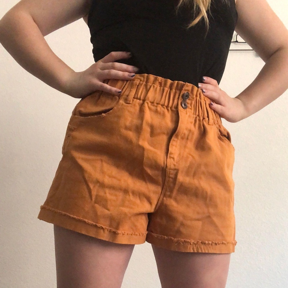 Mid waist shorts